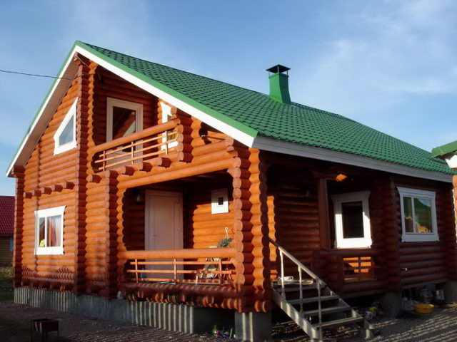 Дом из мини-бруса для комфортной жизни на даче