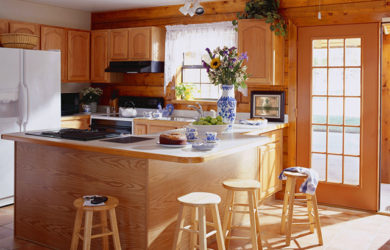 интерьер кухни в деревянном доме